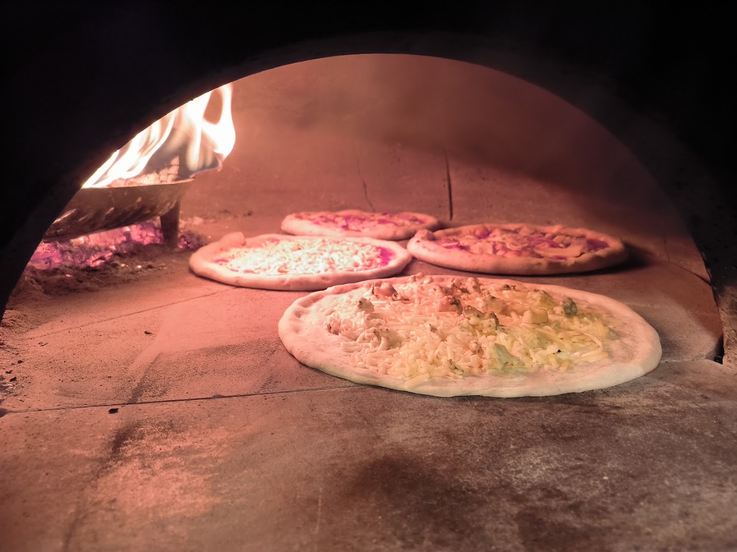 Tiago's Pizza Van · Photos 3